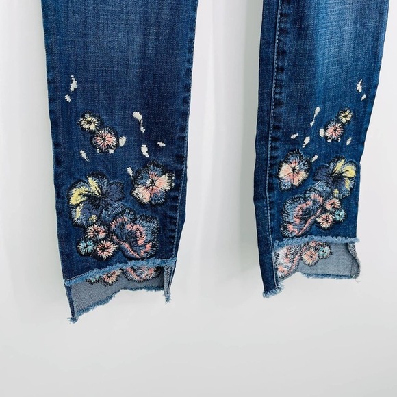 Laurie Felt Classic Stilletto with Floral Emroidery Step Hem - Picture 6 of 15